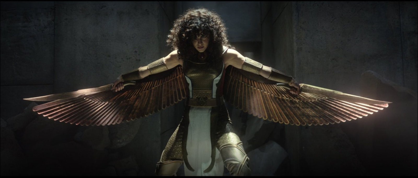 Layla como Escaravelho Escarlate em Cavaleiro da Lua