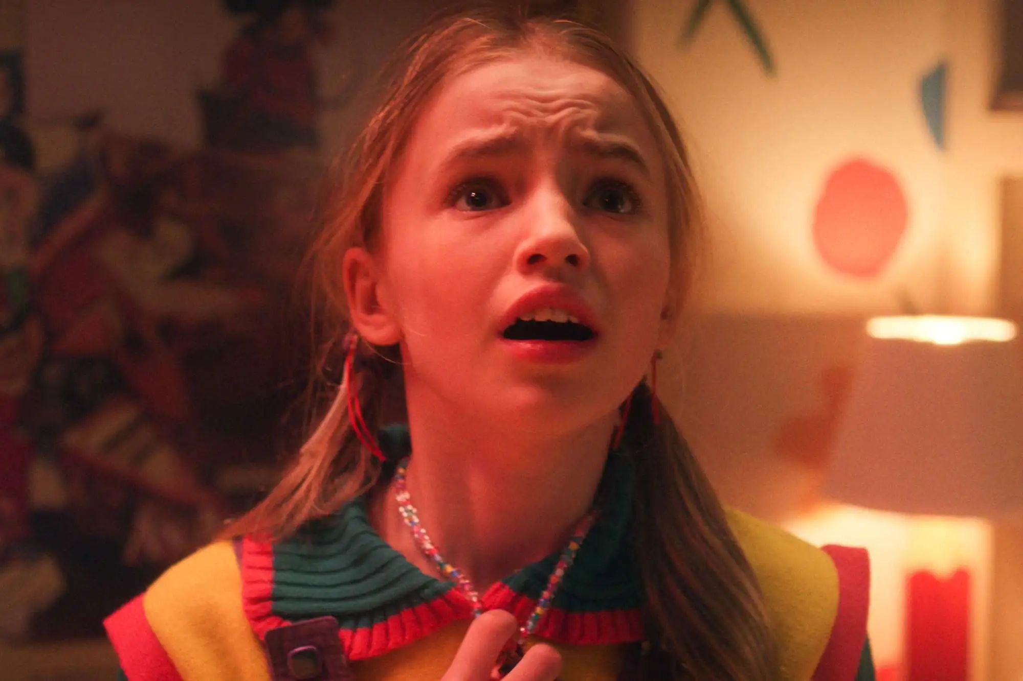 Nell Fisher como Holly Wheeler em Stranger Things 5 aos 14 anos