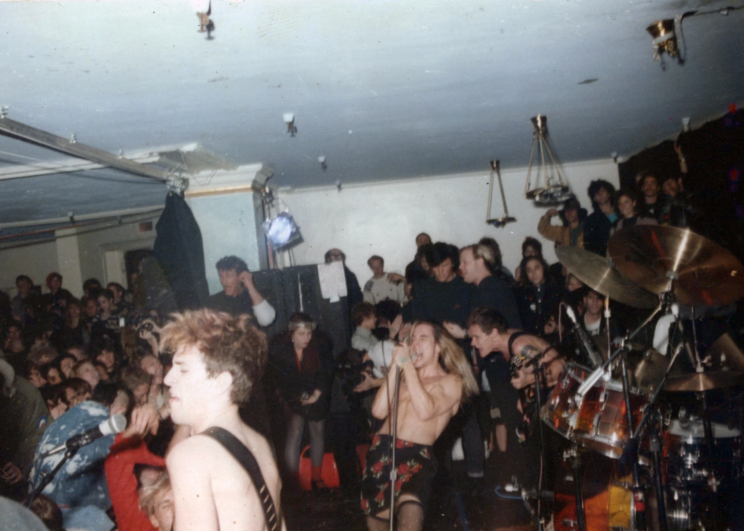 20 de mar&ccedil;o &mdash; A Origem dos Red Hot Chili Peppers: Nosso Irm&atilde;o Hillel