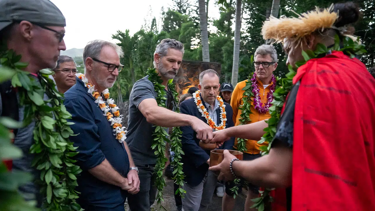 Indomável 2ª temporada filmagens no Havaí elenco e equipe da série Netflix"