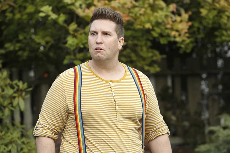Nate Torrence como Lodd Netflix