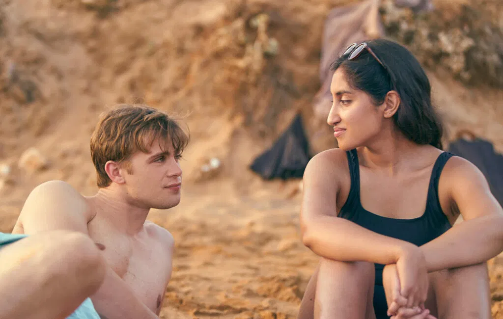 Ambika Mod como Violeta em Como M&aacute;gica Netflix